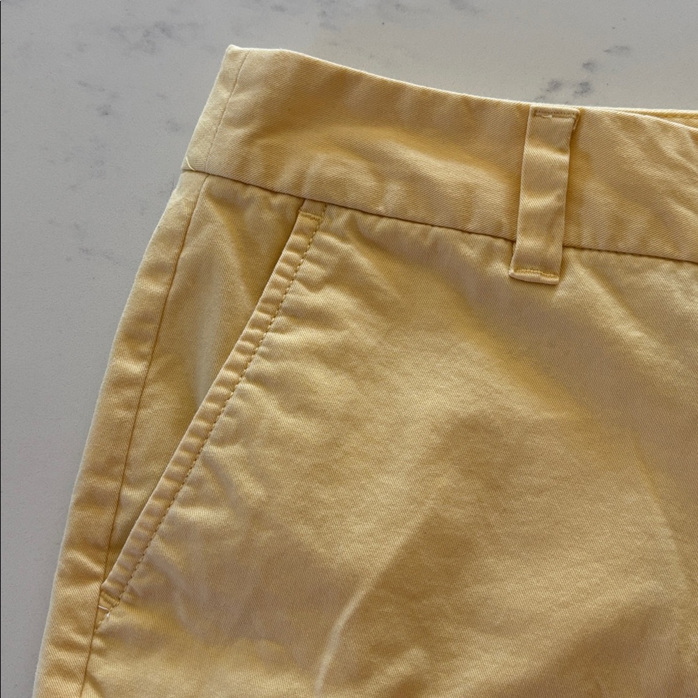 Loft Outlet butter yellow Cotton 4" short Sz. 6 (b8) - Picture 3 of 6